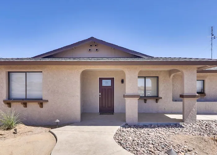 2 Mi To Havasu: W/ Patio & Pool Hébergement de vacances