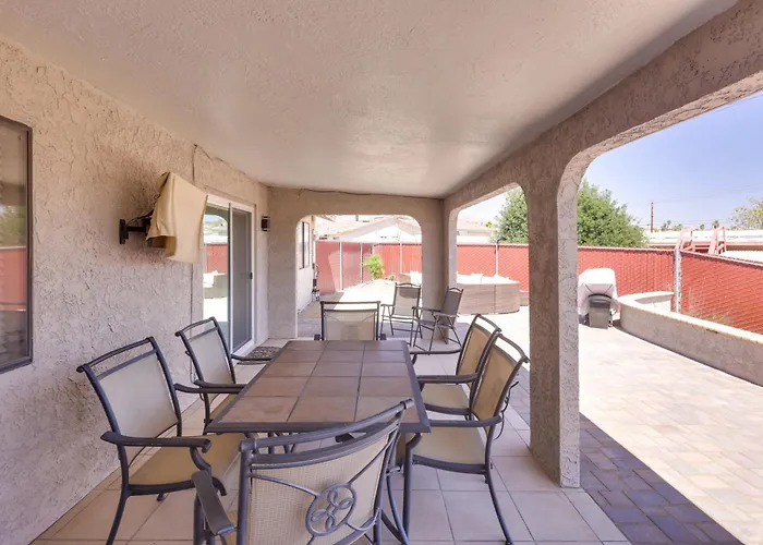 2 Mi To Havasu: W/ Patio & Pool Hébergement de vacances Lake Havasu City