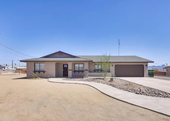 2 Mi To Havasu: W/ Patio & Pool Hébergement de vacances Lake Havasu City